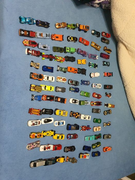 Masinute hot weels originale.