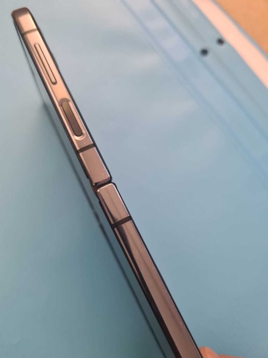 Galaxy Z Flip4 5G Graphite, 128 GB