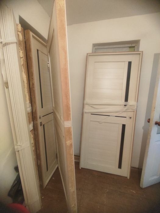 Есік сатам 3еуі 58000 мың