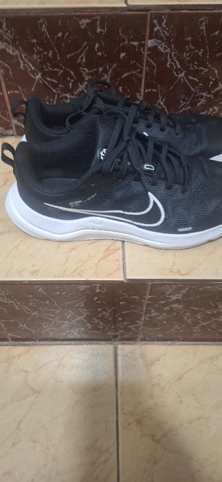 Продавам маратонки Nike