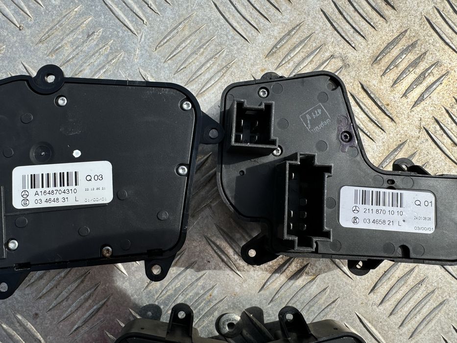 Бутони ел седалки Mercedes W211, W219, W164, W251