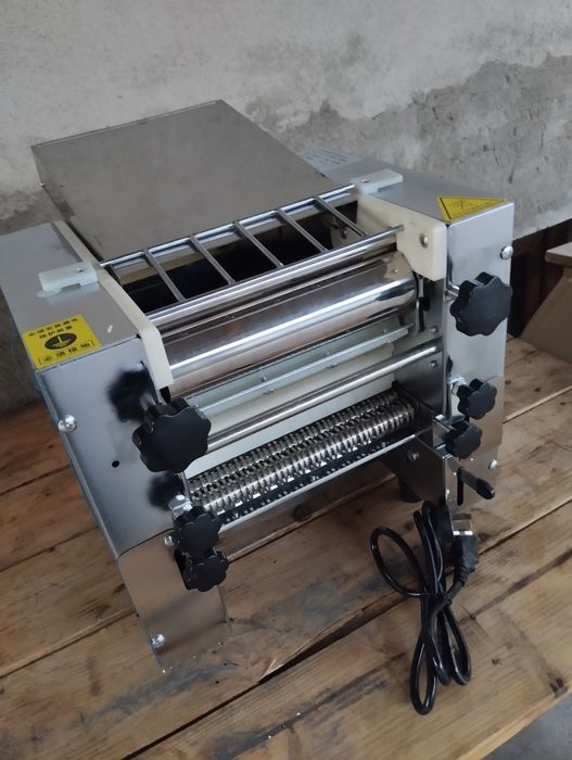 Тестораскаточная машинка