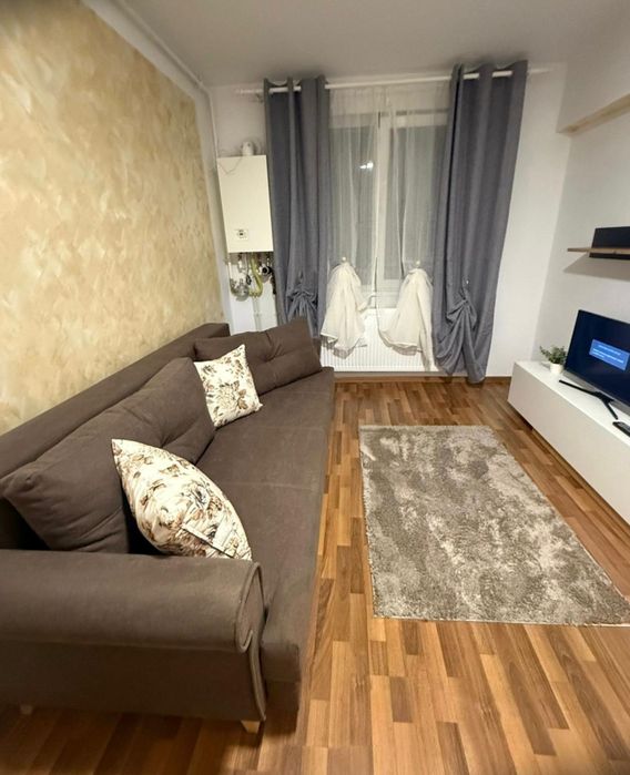 Ofer spre închiriere garsoniera pe str Zefirului