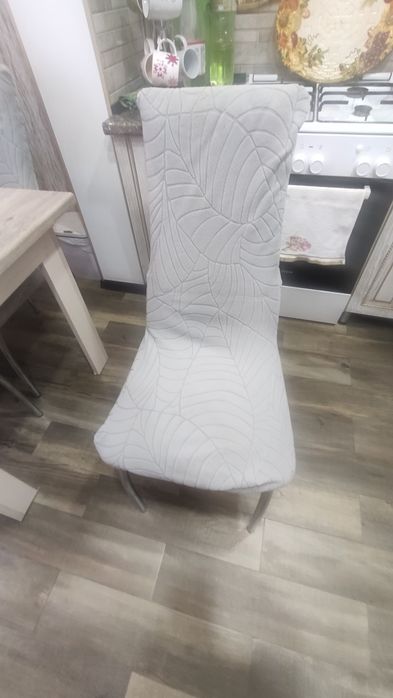 Продам кухонный стол с стульями