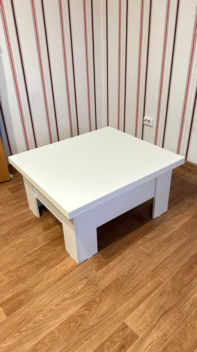 Письменный стол белый, раскладной.