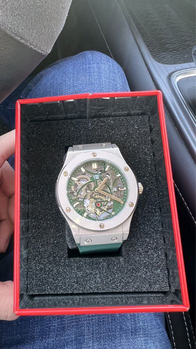 Продам часы механические новые