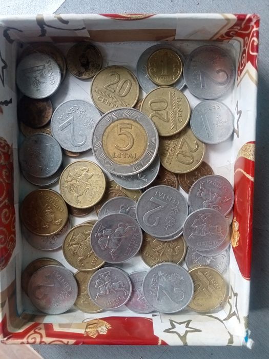 Продаю монеты,разные