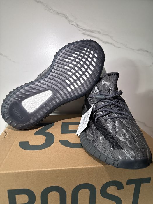 Yeezy 350 V2 (dark salt)