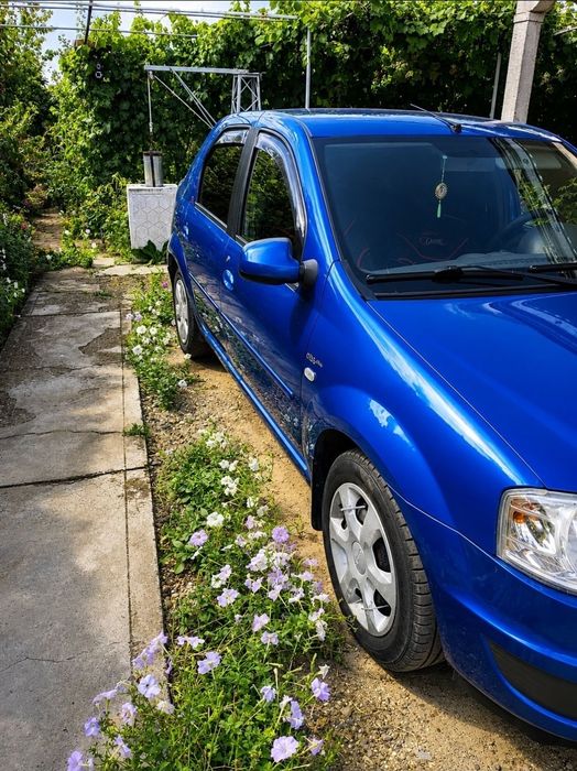 Vând Dacia Logan
