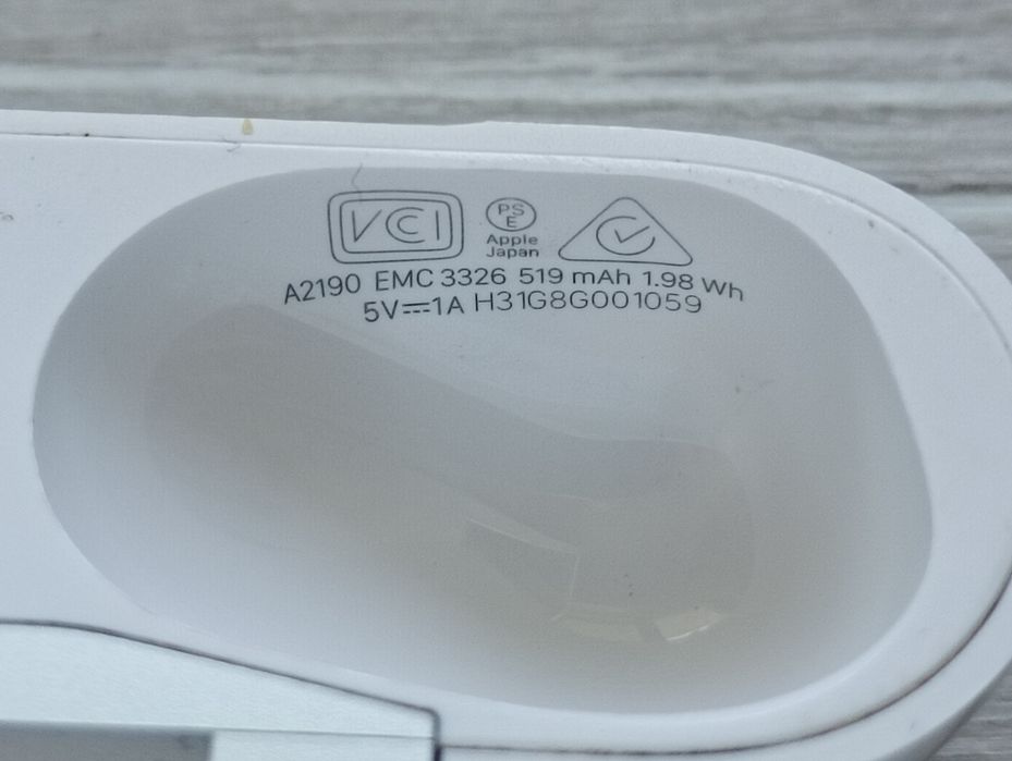 Stația de încărcare pentru Apple AirPods PRO 2021 A2190