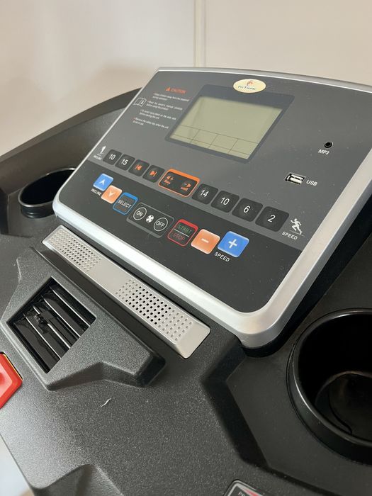 Banda alergare pliabila FitTronic D550, motor de 4 CP. Maxim 140KG