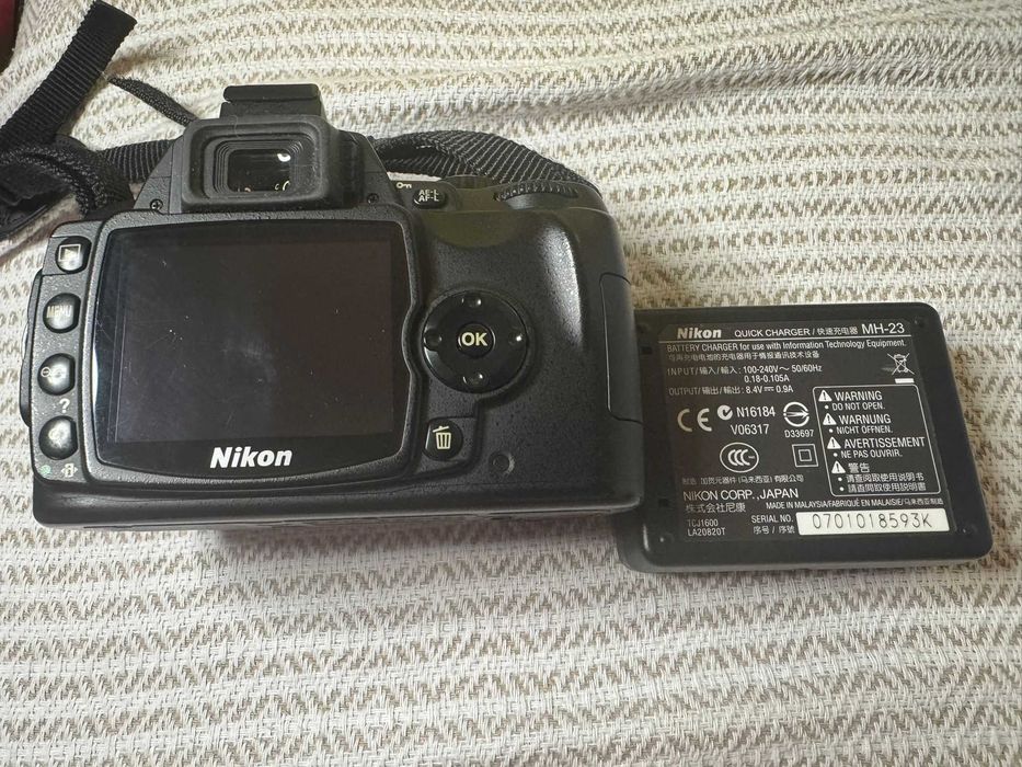 Nikon D40 DSLR Body – Funcțional, Acumulator Inclus