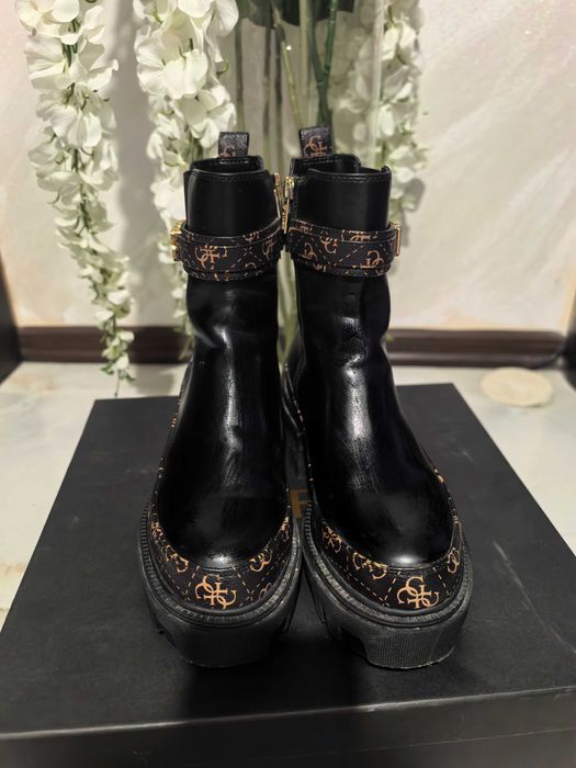 боти        Guess