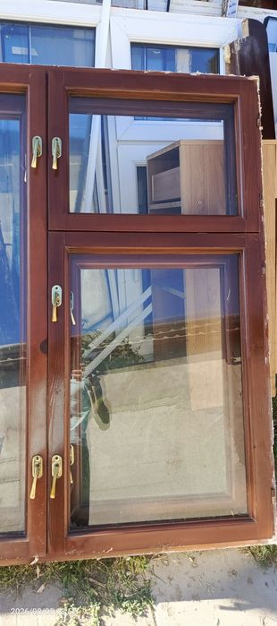 Окно из дерева 140 на 130 (б. У)