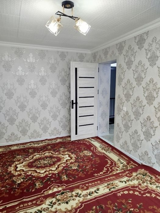 Farg'ona shahar frunzenskiy massivda 1 xonalik kvartira 2 xona qilin