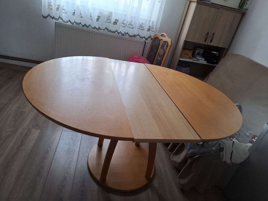 Masă împreună cu 5 scaune