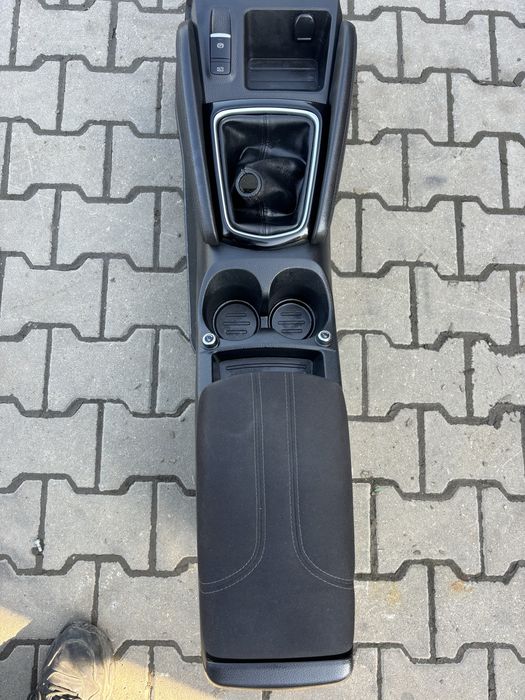 Cotiera consola centrala Nissan Qashqai J11