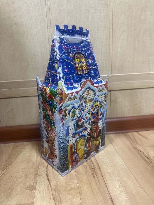 Подарочные новогодние коробки, кульки, упаковка
