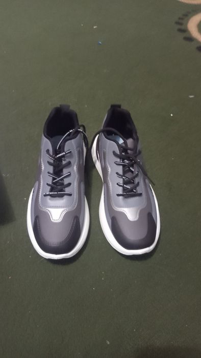 Две кросовки по цене одной