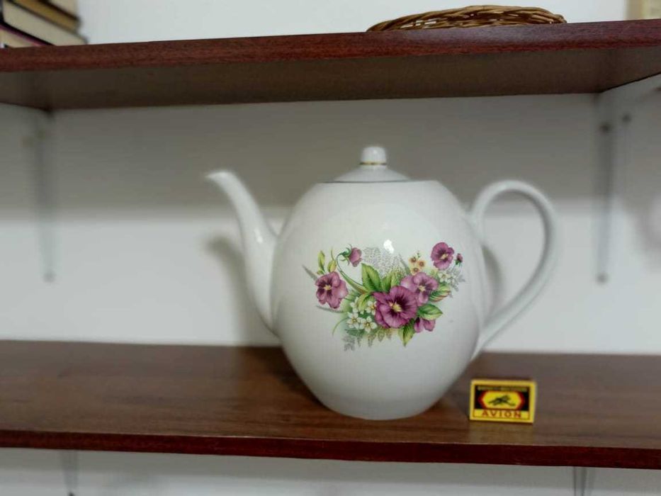 СРОЧНО!!!Фарфоровый чайник 3л.