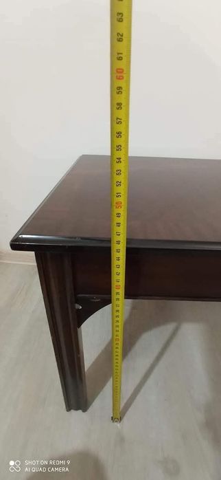 масивна масичка за кафе