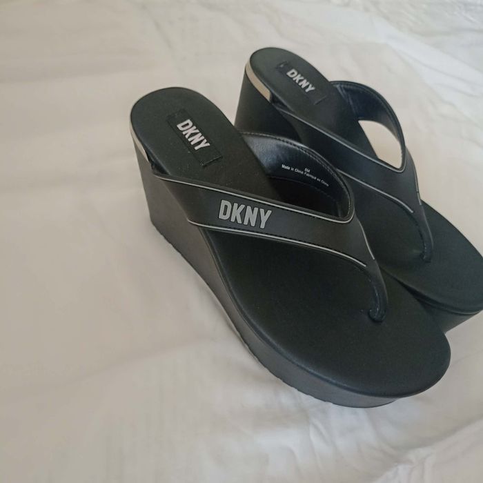 Дамски чехли DKNY на платформа №37 – нови