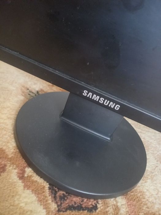 Монитор Samsung SyncMaster 2243NW 22" 1680x1050
