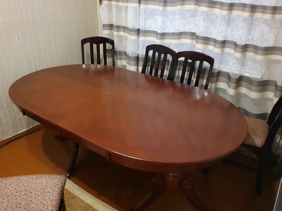 Стол для гостинной