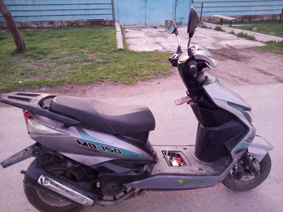 Продаю м8 состояние хорошее