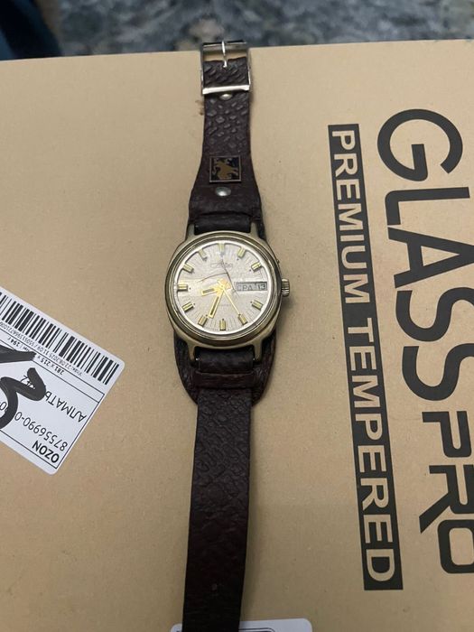 Часы Слава 26 камней