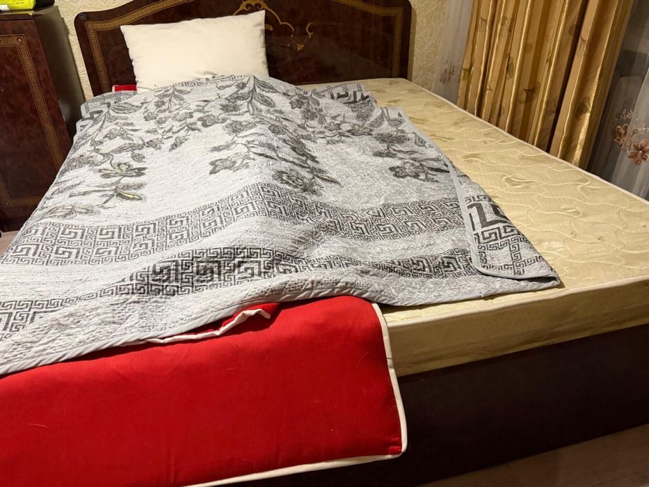 Продается спальный гарнитур