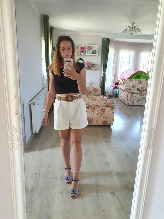 Pantaloni scurti albi