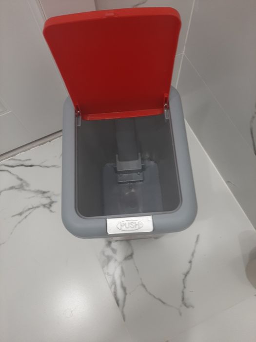 Мусорное ведро..