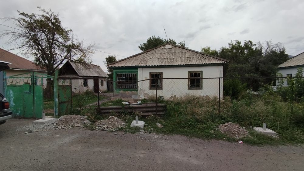 Участок в жилом районе