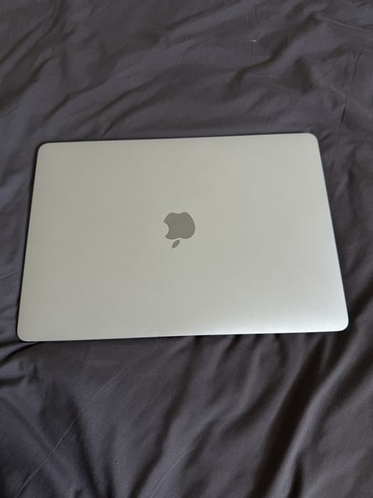 Продам Macbook air m1 8/256гб (2020 г.)