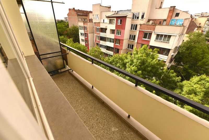 Дава се под наем Тристаен апартамент в София, Център - 110 кв.м за 725 € - Снимка #1