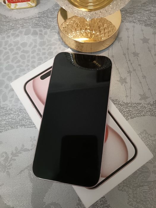 Vând iPhone 15 Pink 128GB