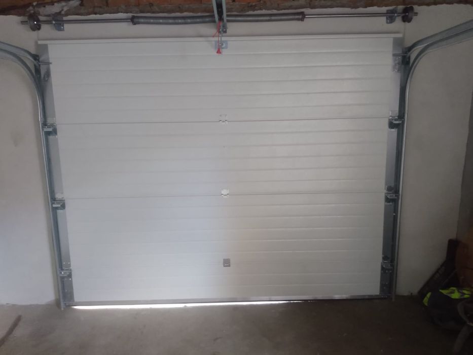 Usi de garaj maro