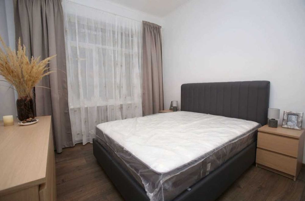 Тристаен апартамент под наем в Идеален Център, 2176074