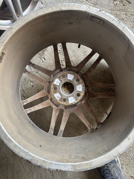 Джанти 19-ки свалени от Ауди А8 Д3