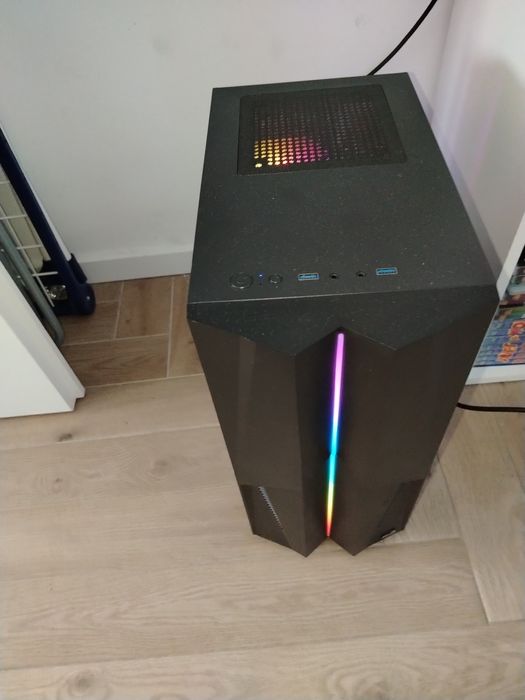 Vand AMD Ryzen 5 1600x (similar cu i5 generația a 10-a)