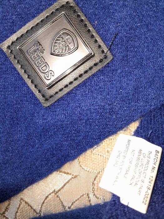 Оригинално  шалче на Leeds