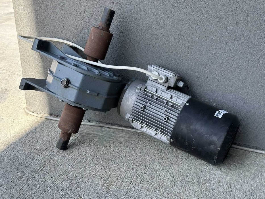 Motor electric cu reductor pt diverse utilizari