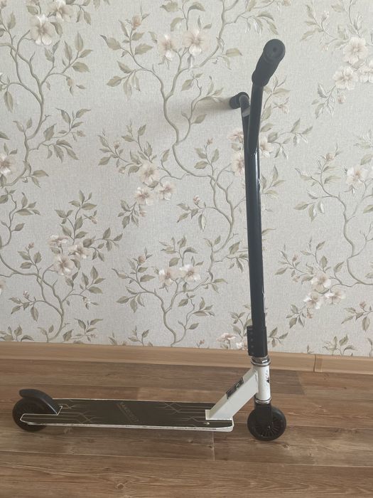 Трюковый самокат.