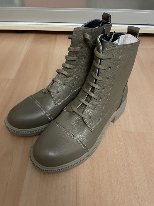 Продам женские кожанные ботинки
