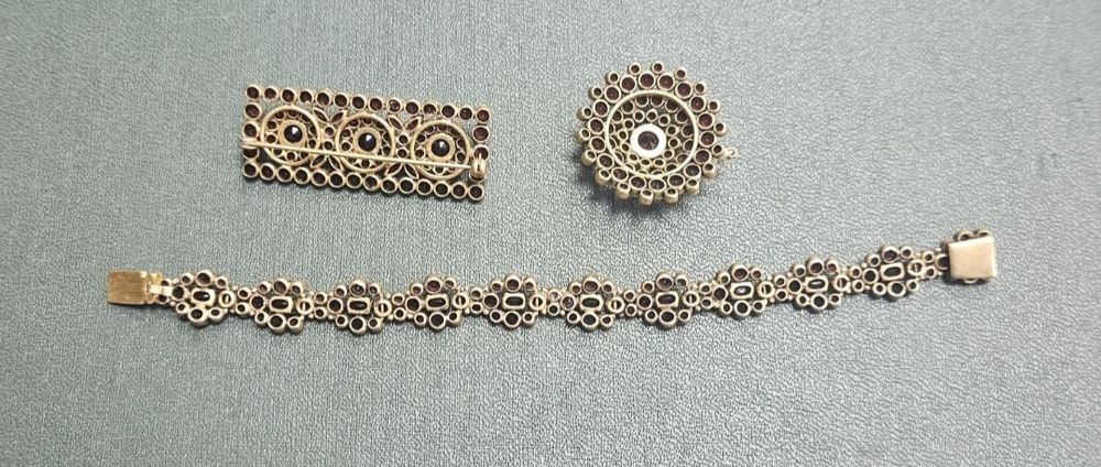 Бижута от бохемски гранат.