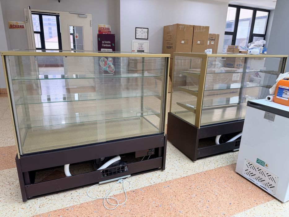 Витринный холодильник carboma