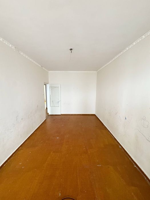 Прадаётся 2х 10микрарайоне Новая планировка Карвон базар напротив