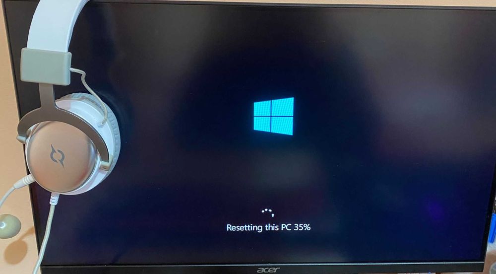 Vând sistem de Gaming complet, fara rami și fără mobila.