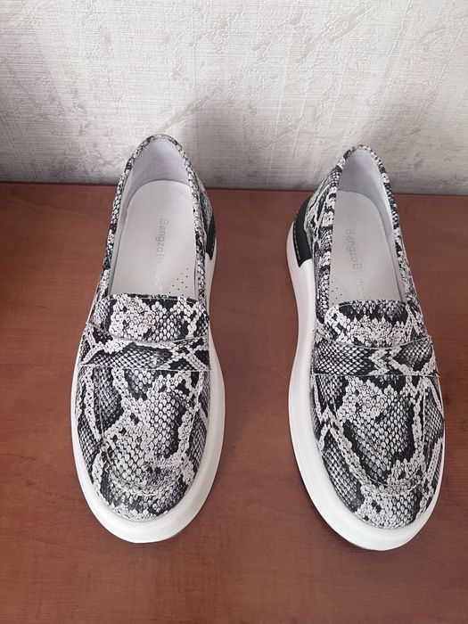 Продам женские лоферы